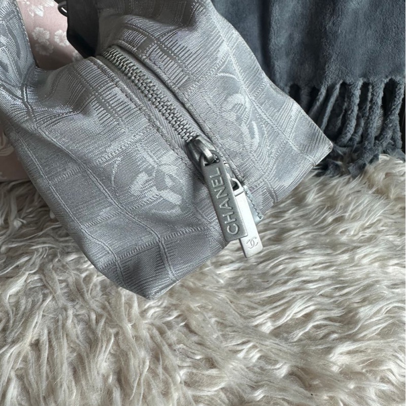 香奈兒 中古包 冰格 銀色手提托特包 黑銀 皮革包 二手古董包 腋下包 小包 古董 中古二手Chanel bag silver travel line bag-25