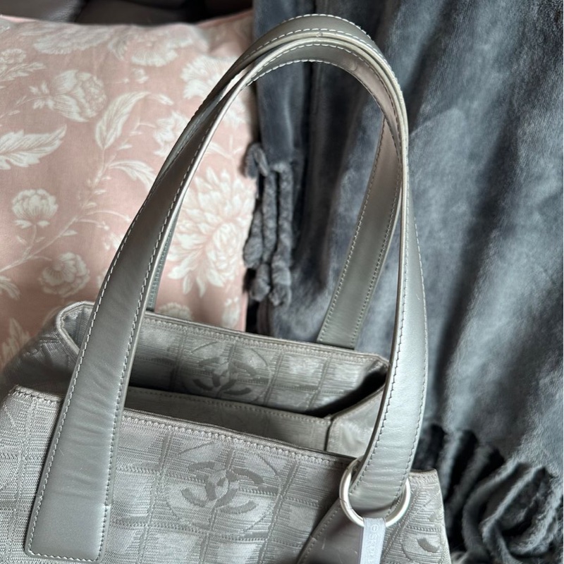 香奈兒 中古包 冰格 銀色手提托特包 黑銀 皮革包 二手古董包 腋下包 小包 古董 中古二手Chanel bag silver travel line bag-26