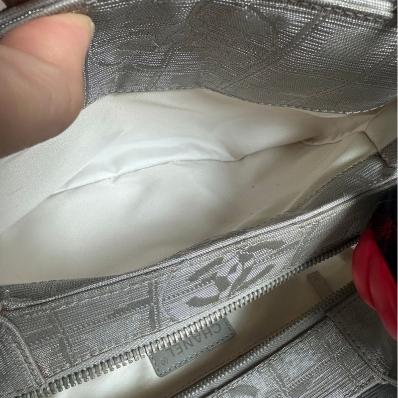 香奈兒 中古包 冰格 銀色手提托特包 黑銀 皮革包 二手古董包 腋下包 小包 古董 中古二手Chanel bag silver travel line bag-35