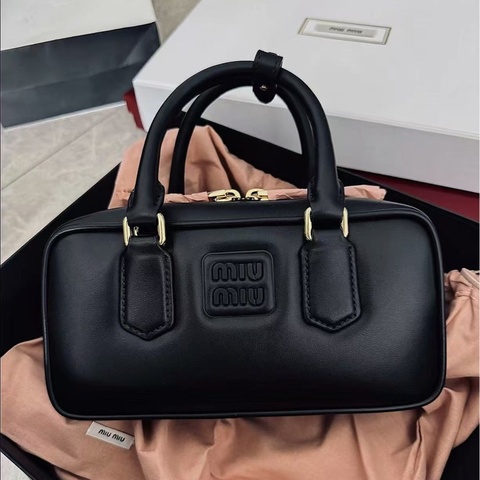 miumiu 黑色小號保齡球手提包