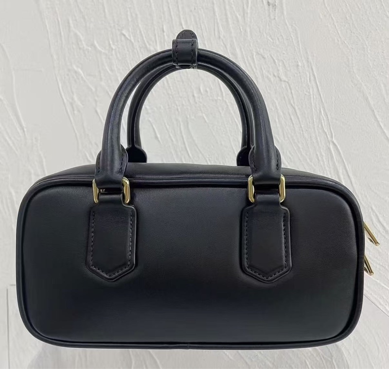 miumiu 黑色小號保齡球手提包-2