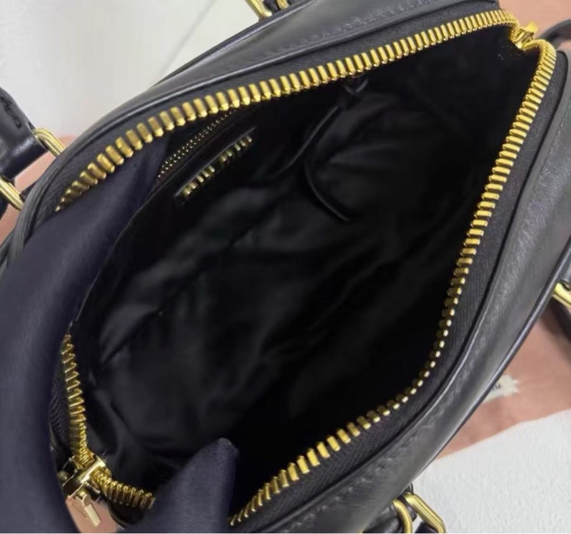 miumiu 黑色小號保齡球手提包-4