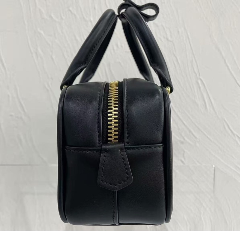 miumiu 黑色小號保齡球手提包-5