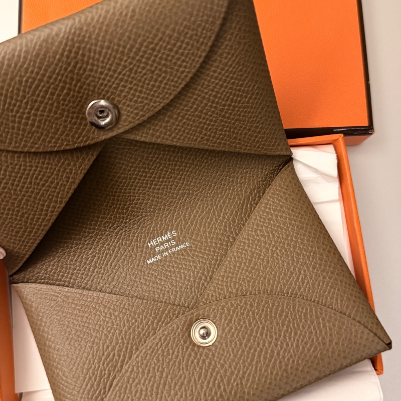 Hermes Calvi 愛馬仕卡夾 大象灰(拍照燈光會有一些色差)-1