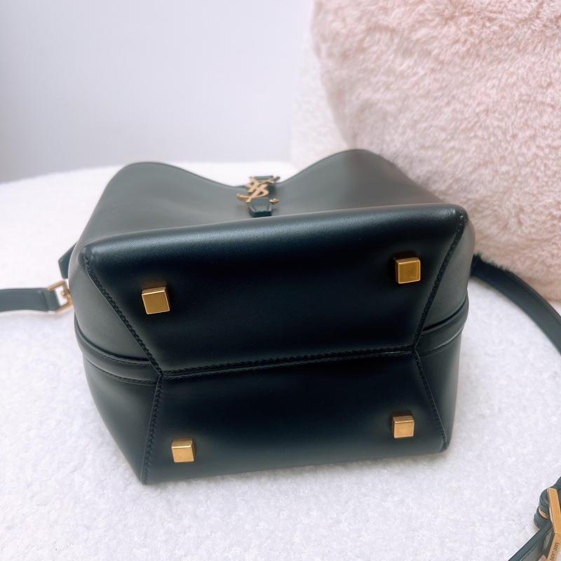YSL le 37 黑金小號水桶-1