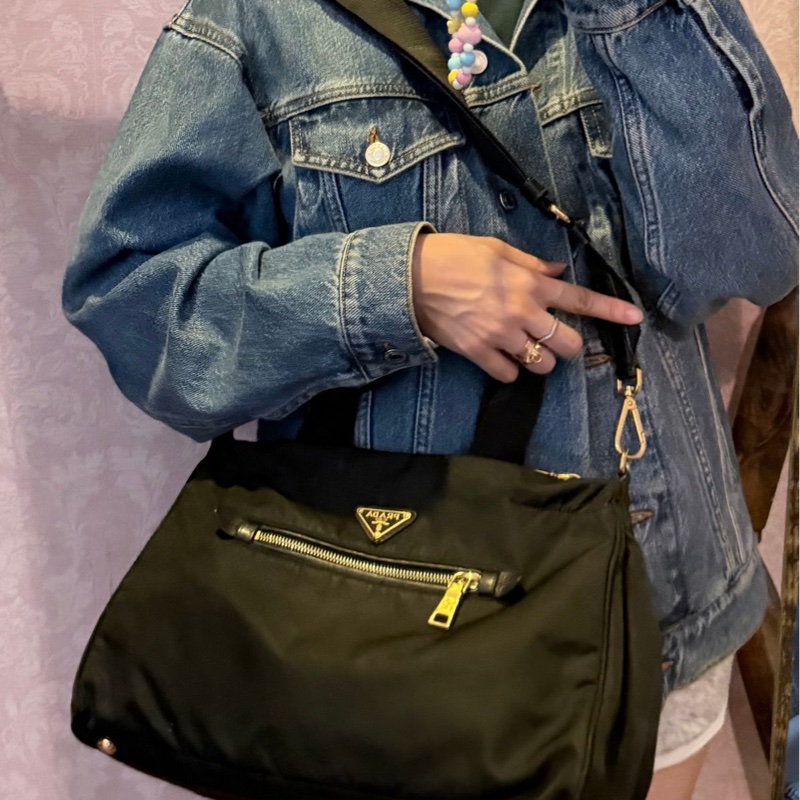 普拉達 包 尼龍斜挎包 包包 黑色 黑色 黑銀 皮革包 二手古董包 古董 中古二手prada Re-Nylon black crossbody bag-6