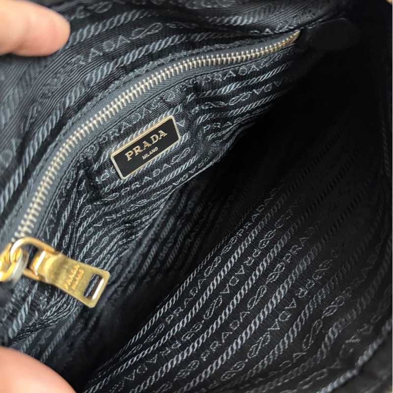 普拉達 包 尼龍斜挎包 包包 黑色 黑色 黑銀 皮革包 二手古董包 古董 中古二手prada Re-Nylon black crossbody bag-29