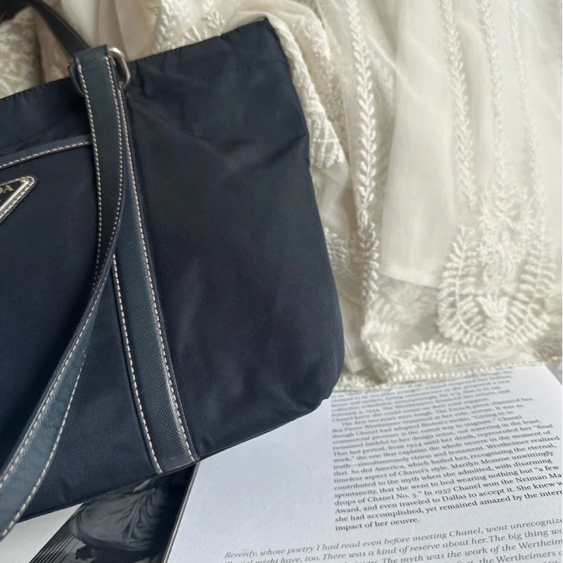 普拉達包 尼龍 海軍藍 托特包 包包 皮革包 二手 古董包 古董 中古包 二手 prada Re-Nylon navy shoulder bag-9