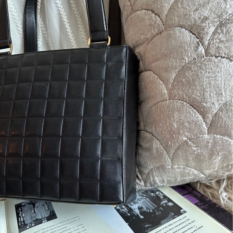 香奈兒包 黑色包 冰格金扣 托特包包 黑色皮革 托特包 包包 皮革包 二手 古董包 古董 中古包 二手 vintage chanel black chocolate bar shoulder bag-10