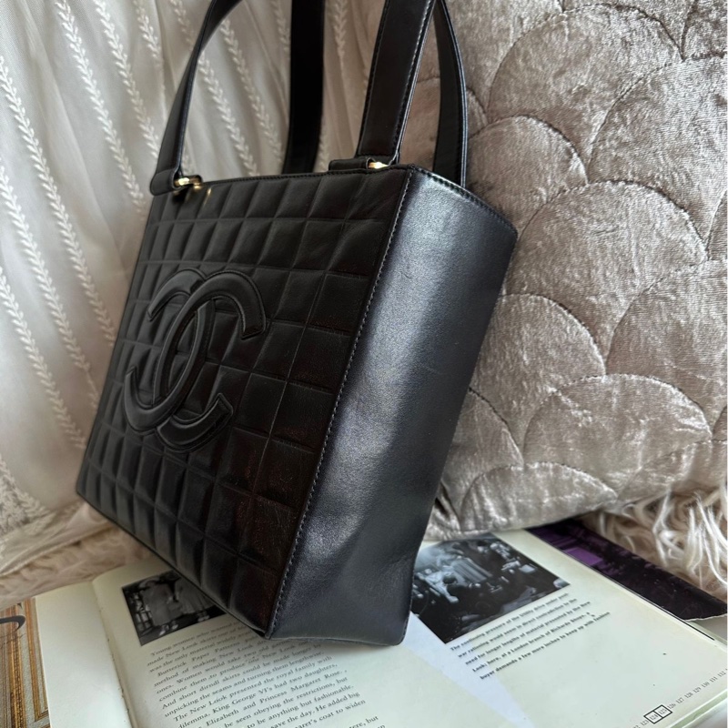 香奈兒包 黑色包 冰格金扣 托特包包 黑色皮革 托特包 包包 皮革包 二手 古董包 古董 中古包 二手 vintage chanel black chocolate bar shoulder bag-16