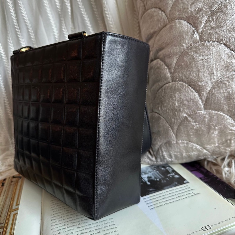 香奈兒包 黑色包 冰格金扣 托特包包 黑色皮革 托特包 包包 皮革包 二手 古董包 古董 中古包 二手 vintage chanel black chocolate bar shoulder bag-17