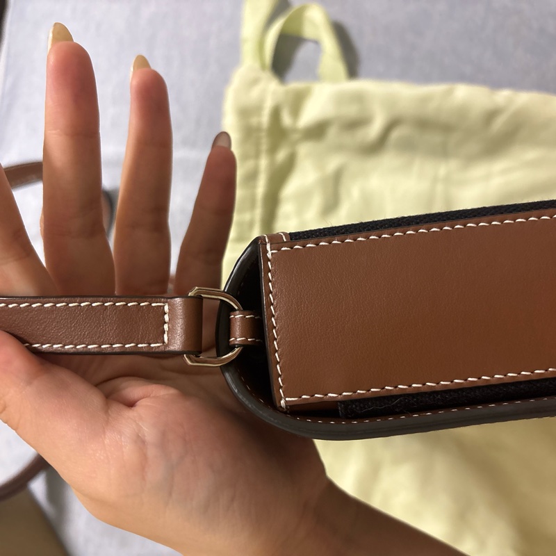 Burberry Hampshire bag-11