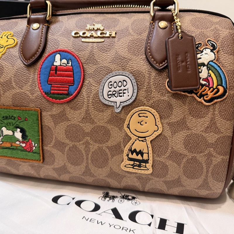 COACH SNOOPY 徽章 貼布 中款 波士頓包 贈LOEWE背帶-1