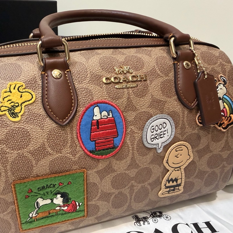COACH SNOOPY 徽章 貼布 中款 波士頓包 贈LOEWE背帶-3