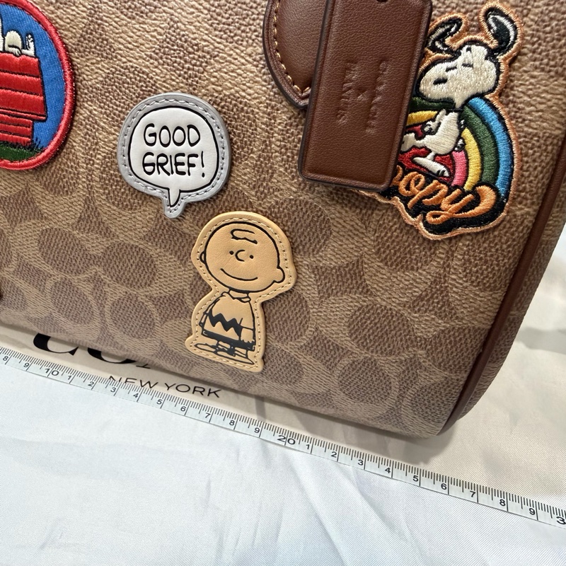 COACH SNOOPY 徽章 貼布 中款 波士頓包 贈LOEWE背帶-4