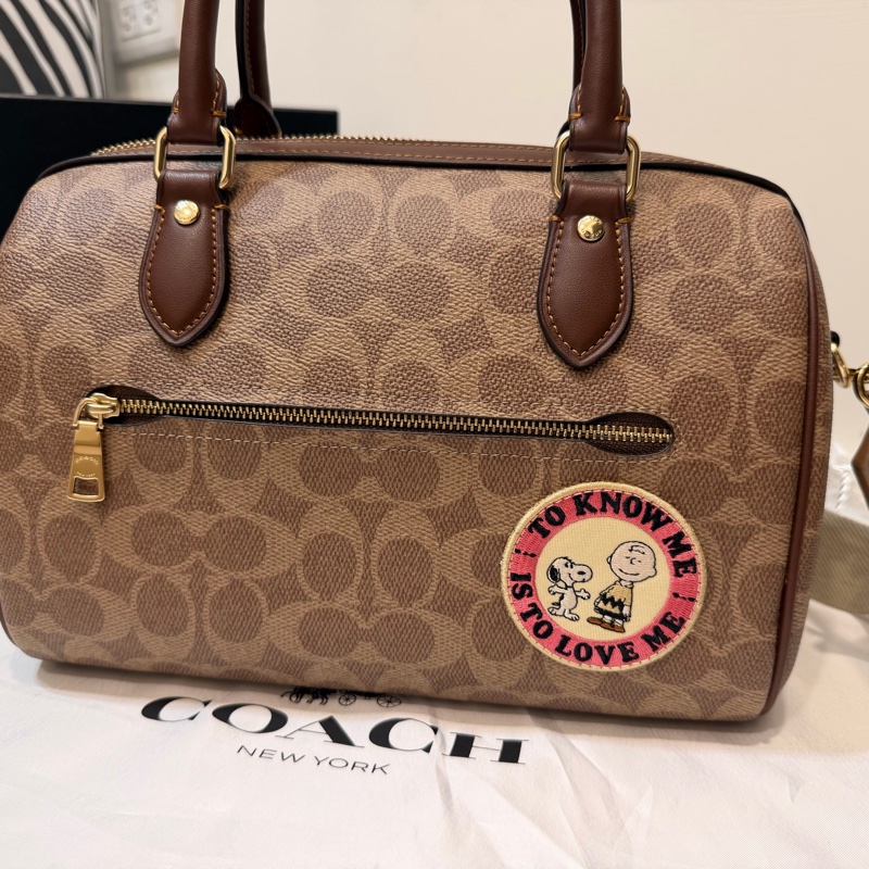 COACH SNOOPY 徽章 貼布 中款 波士頓包 贈LOEWE背帶-5