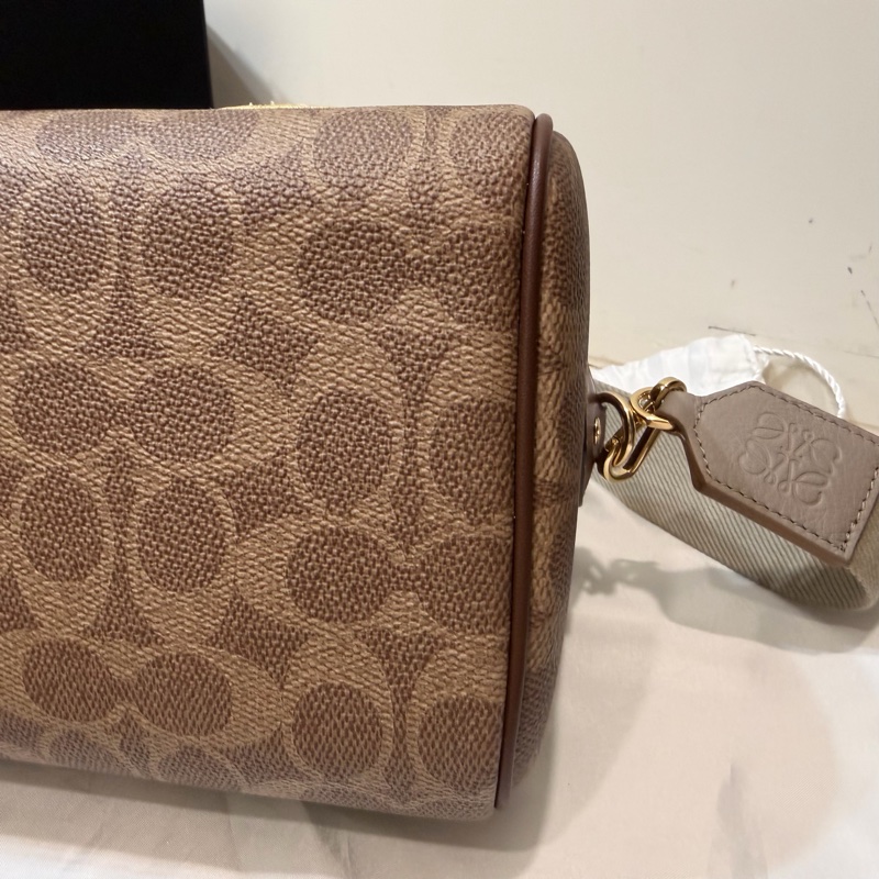 COACH SNOOPY 徽章 貼布 中款 波士頓包 贈LOEWE背帶-7