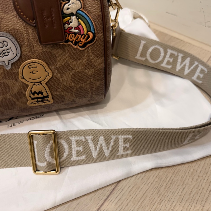 COACH SNOOPY 徽章 貼布 中款 波士頓包 贈LOEWE背帶-12
