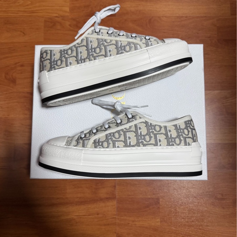 Dior厚底鞋迪奧新款CD刺繡滿印板鞋 灰白色 37.5碼-0