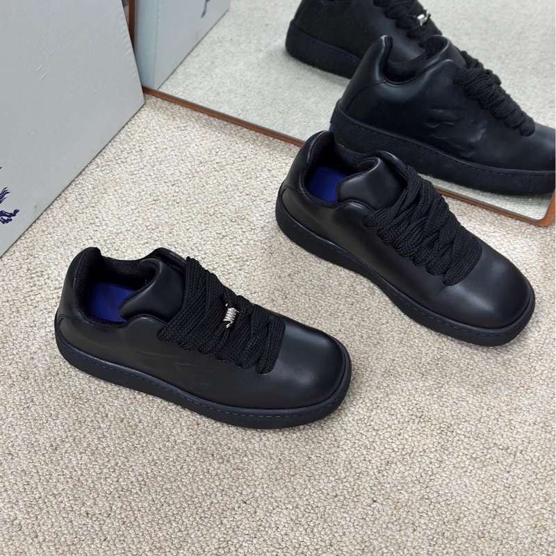 閒置未使用 博柏利Burberry 黑色系帶休閒鞋 經典徽標壓花設計附件:塵袋-2