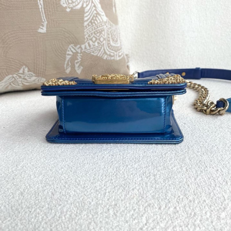 Chanel 宮廷系列miniLebo 藍色漆皮 金扣15*10*6 98新配件塵袋-4