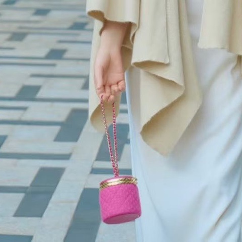 Chanel毛呢拼皮圓桶晚宴化妝包玫紅色金扣 翻蓋帶鏡子8.5*9*8.5 99新配件塵袋