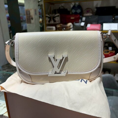 LV BUCI 奶白色水波紋法棍包