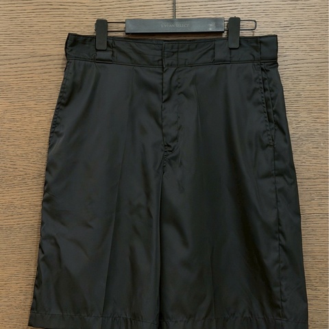 Prada黑色西裝短褲