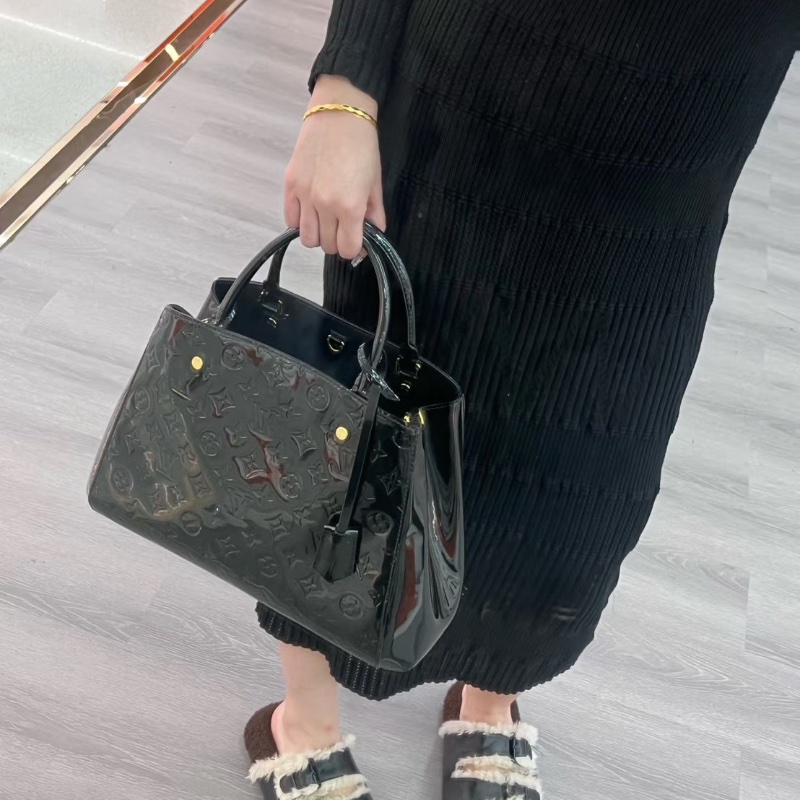 LV漆皮蒙田bb 黑色 金扣 29*19*12 98新配件肩帶 鑰匙*2 鎖 塵袋-0