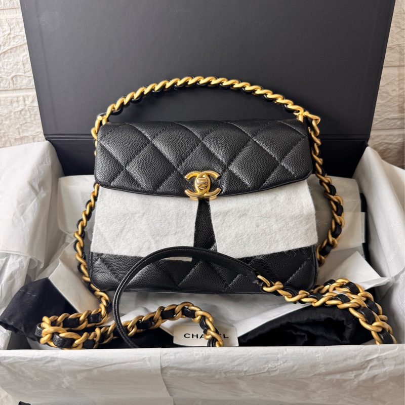 香奈兒24 s亮面粒紋小牛皮芯片-0