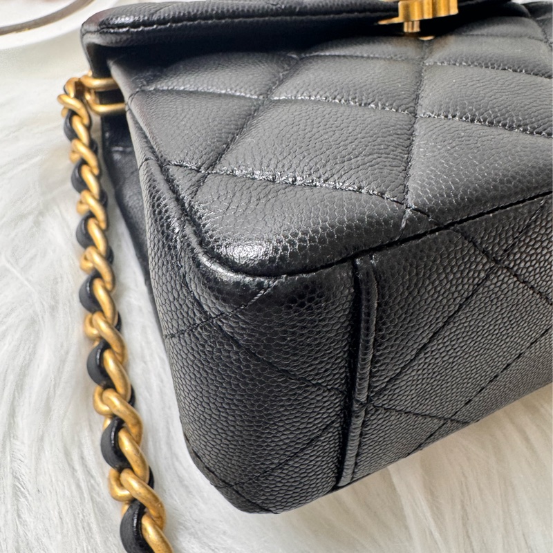 香奈兒24 s亮面粒紋小牛皮芯片-14