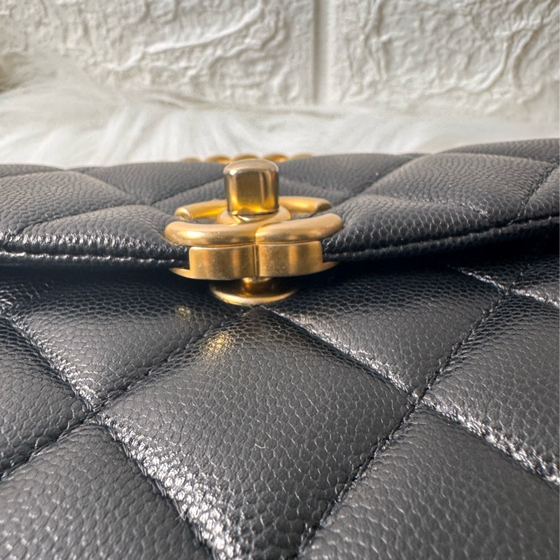 香奈兒24 s亮面粒紋小牛皮芯片-18