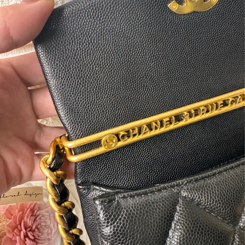 香奈兒24 s亮面粒紋小牛皮芯片-21