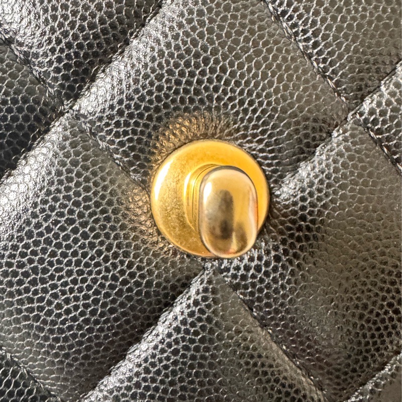 香奈兒24 s亮面粒紋小牛皮芯片-23