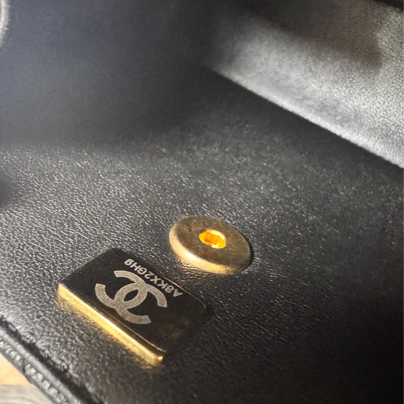 香奈兒24 s亮面粒紋小牛皮芯片-27