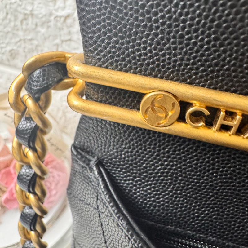 香奈兒24 s亮面粒紋小牛皮芯片-30