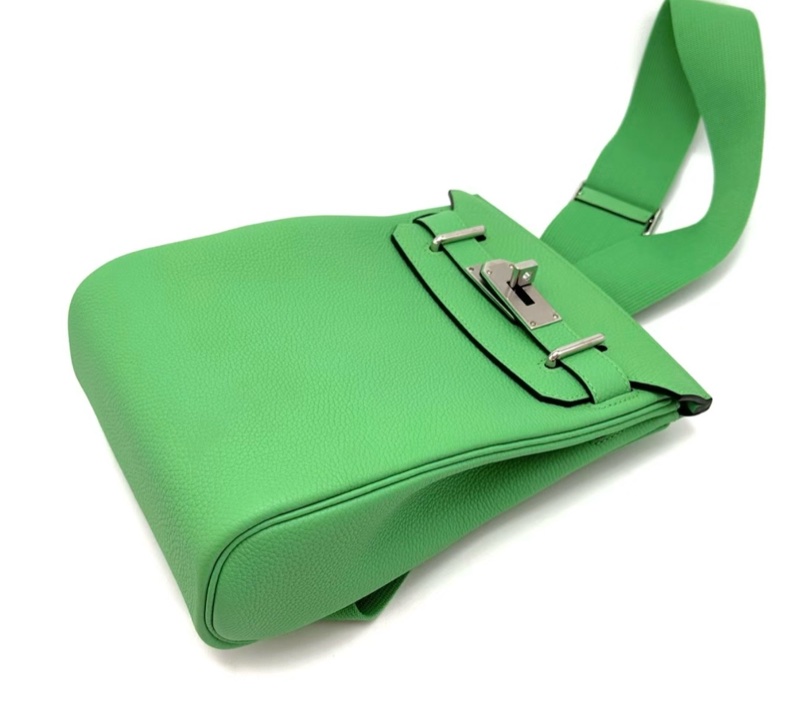 先問貨存再拍✨ HERMES/愛馬仕hac a dos小號漫畫綠銀扣斜挎包-4