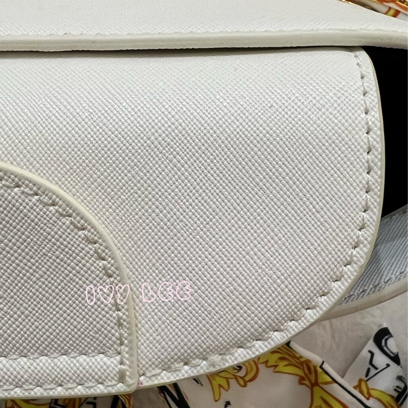 Versace Jeans Couture 白巴洛克絲巾74VA4BAD水桶包 金鍊條 斜背包 肩背包 正品 二手精品-23