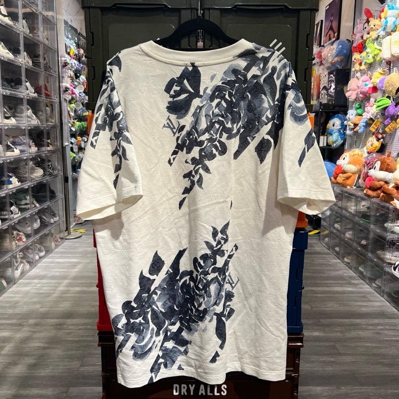 Lv 暗紋滿印 花卉短袖XL碼-1