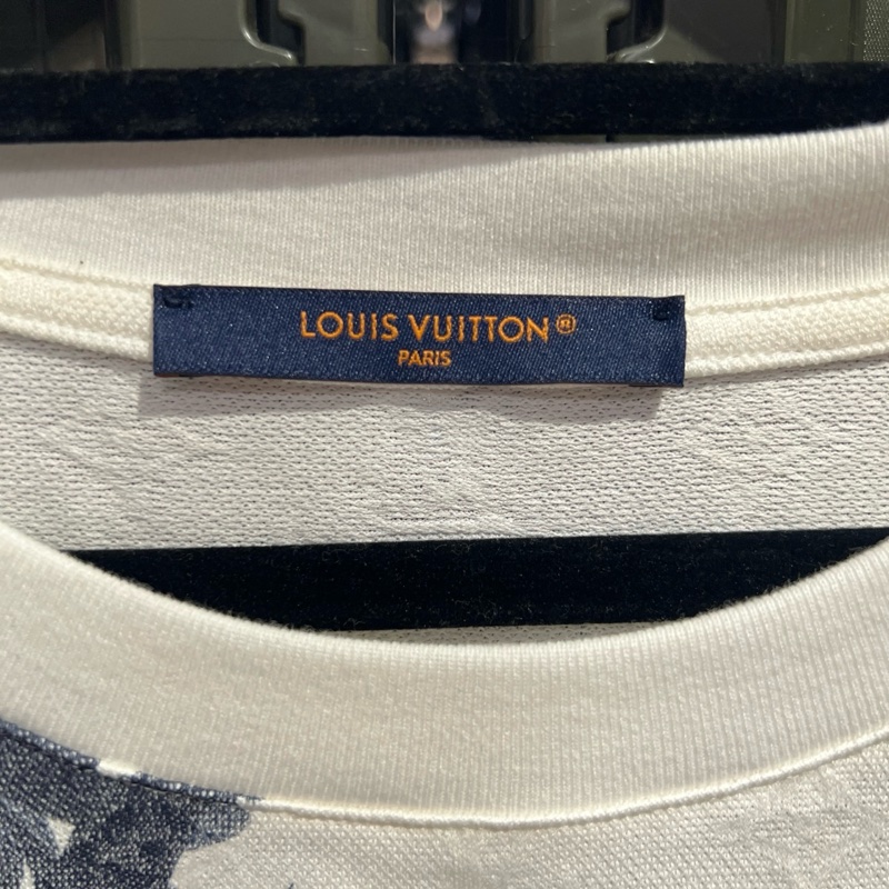 Lv 暗紋滿印 花卉短袖XL碼-2