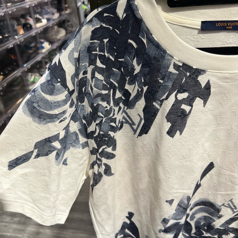 Lv 暗紋滿印 花卉短袖XL碼-3