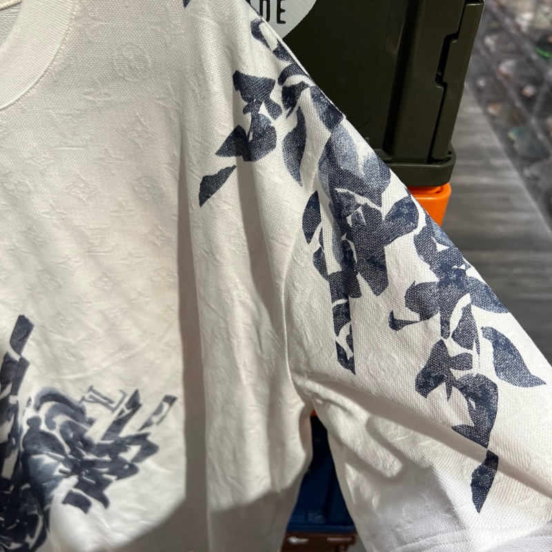 Lv 暗紋滿印 花卉短袖XL碼-4