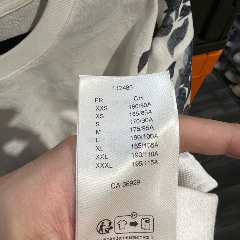 Lv 暗紋滿印 花卉短袖XL碼-7