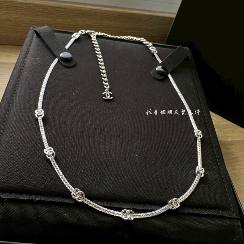 《我有個朋友在代購》香奈兒銀色七花項鍊-0