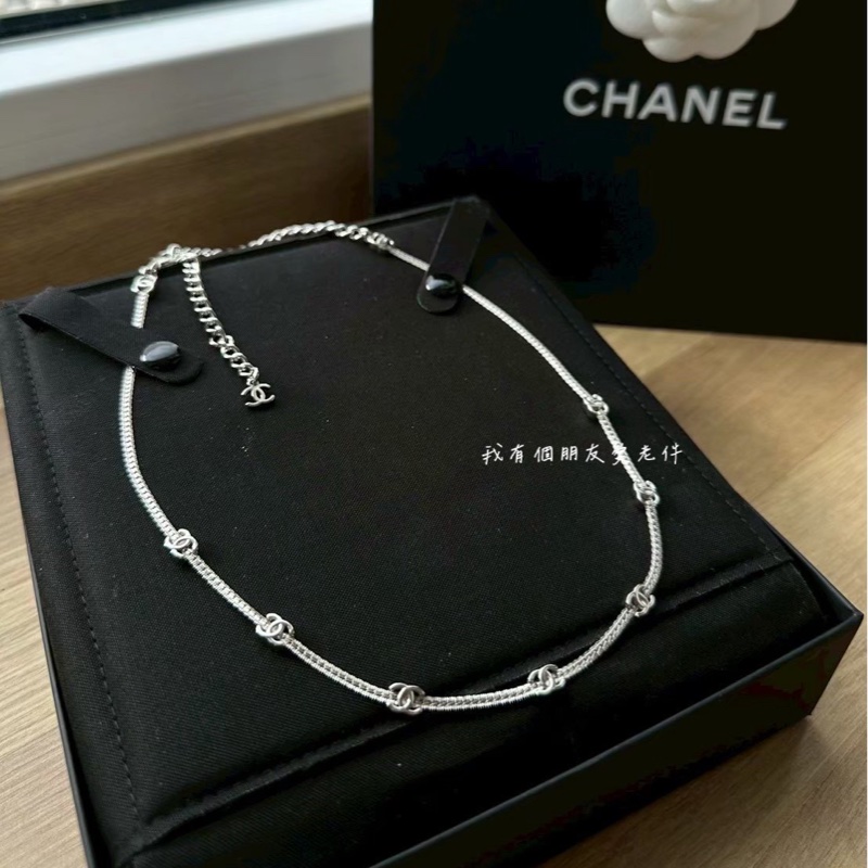 《我有個朋友在代購》香奈兒銀色七花項鍊-1