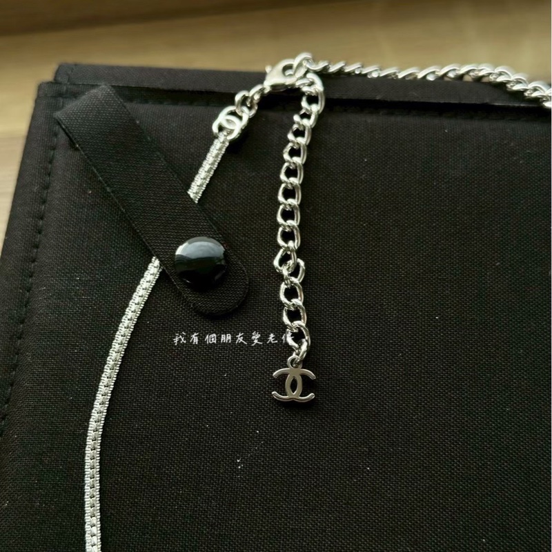 《我有個朋友在代購》香奈兒銀色七花項鍊-3