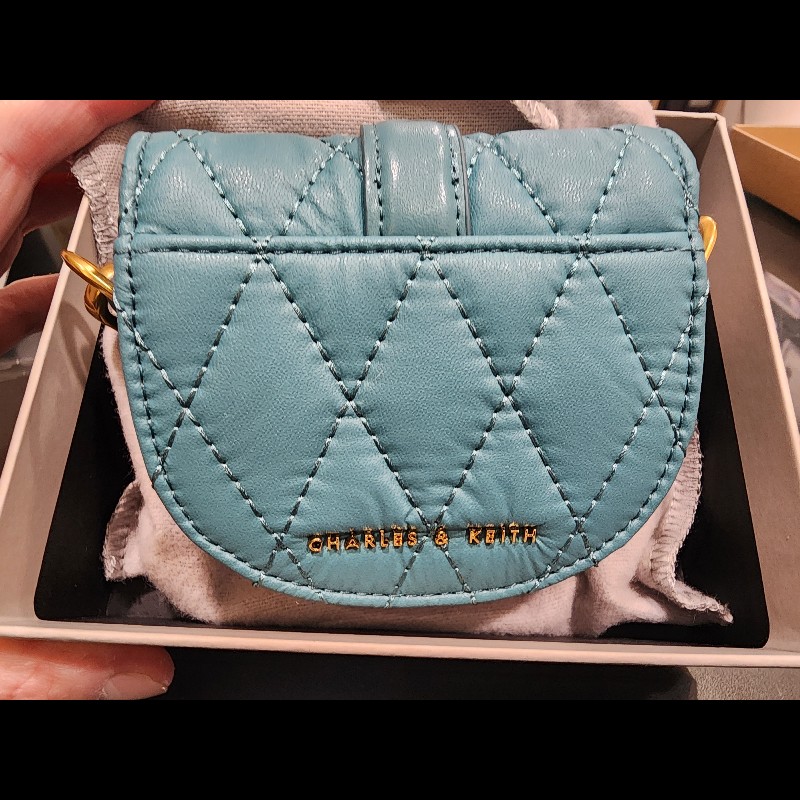 CHARLES & KEITH Micro Gabine 菱格馬鞍包-6