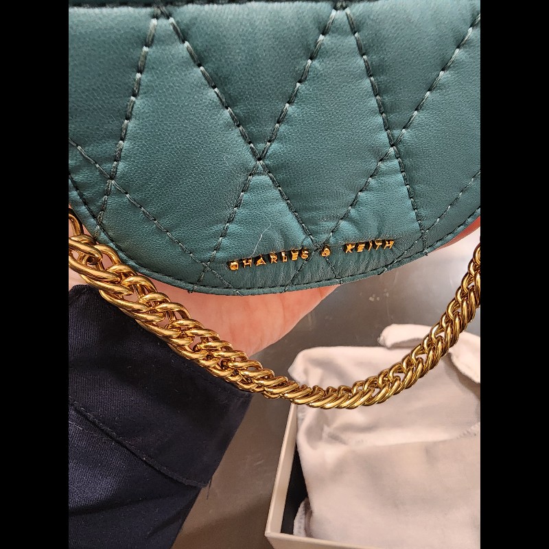 CHARLES & KEITH Micro Gabine 菱格馬鞍包-9