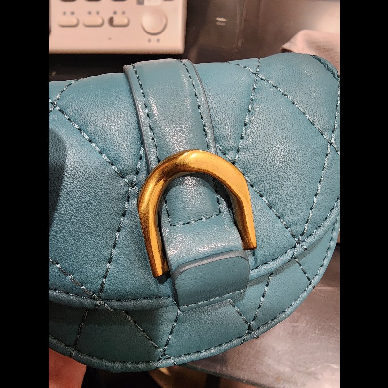 CHARLES & KEITH Micro Gabine 菱格馬鞍包-10