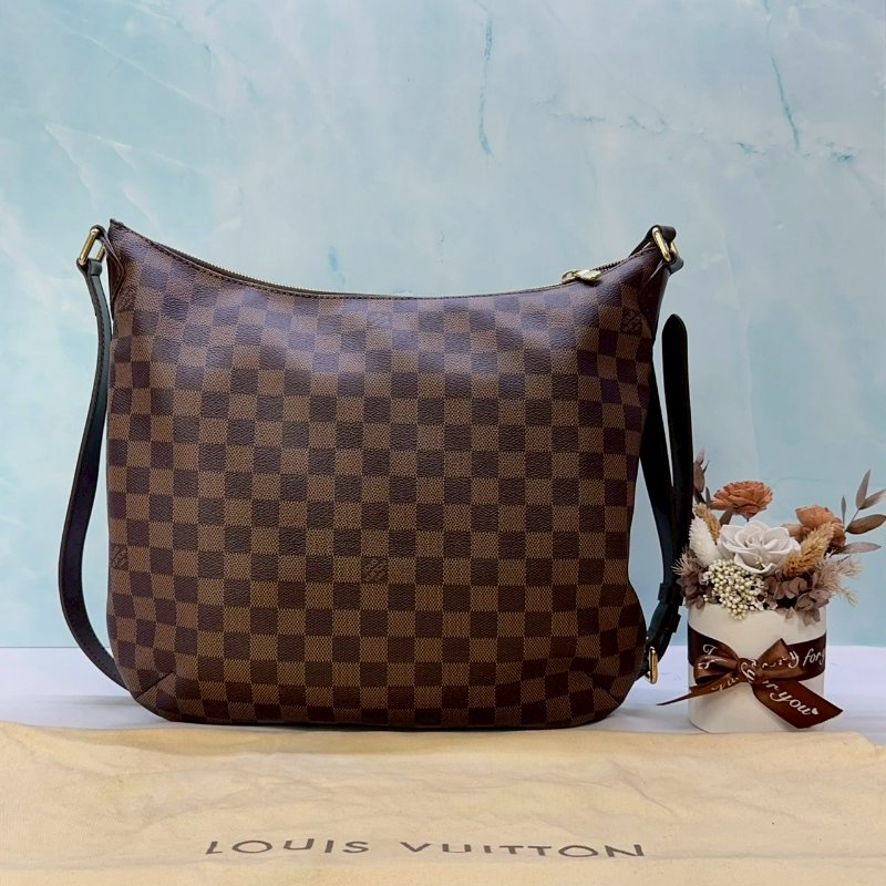 LV Bloomsbury 棋盤斜背包-1